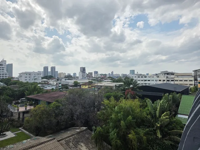 A little less of a view compared to Rama IX but nice to see some greenery!