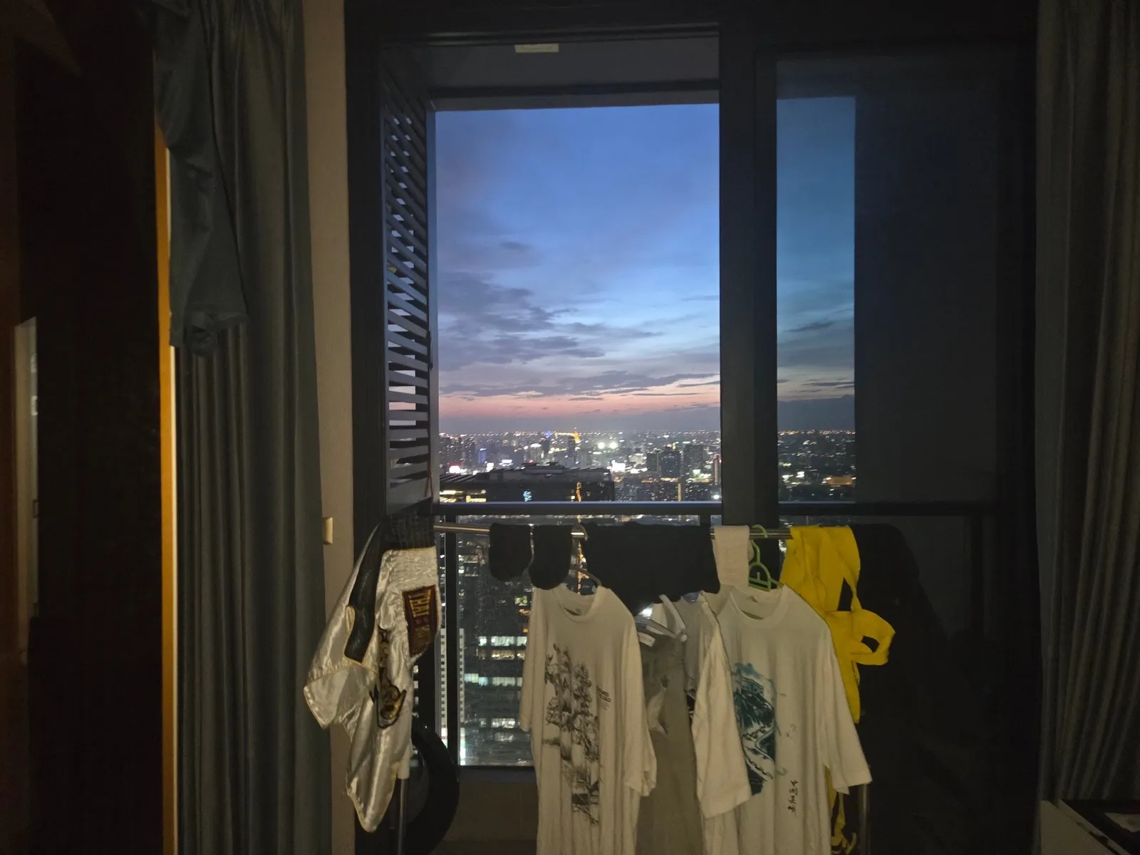 Laundry with a view img-02